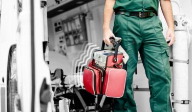 Paramedic-with-Kit-Bag-1